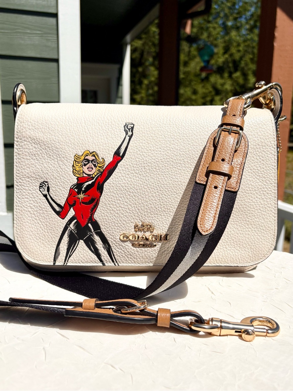 COACH X MARVEL Jes Messenger Bag With Carol Danvers 2899